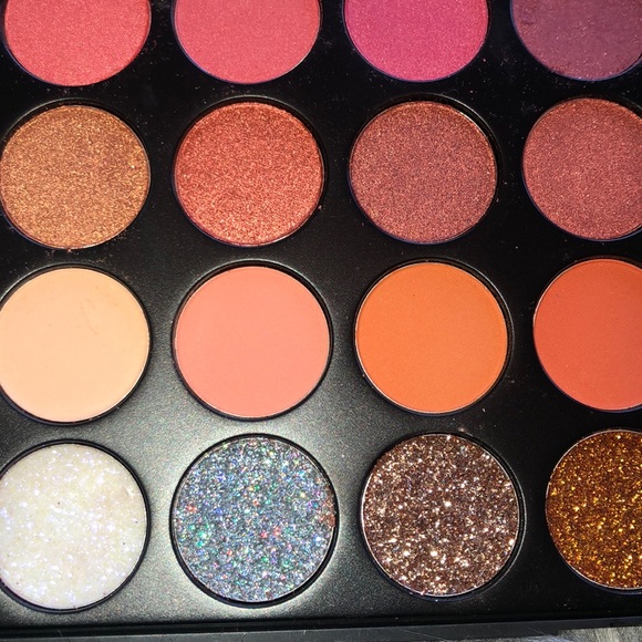 I Bring Nothing to The Table Eyeshadow Palette - Picture 3 of 5